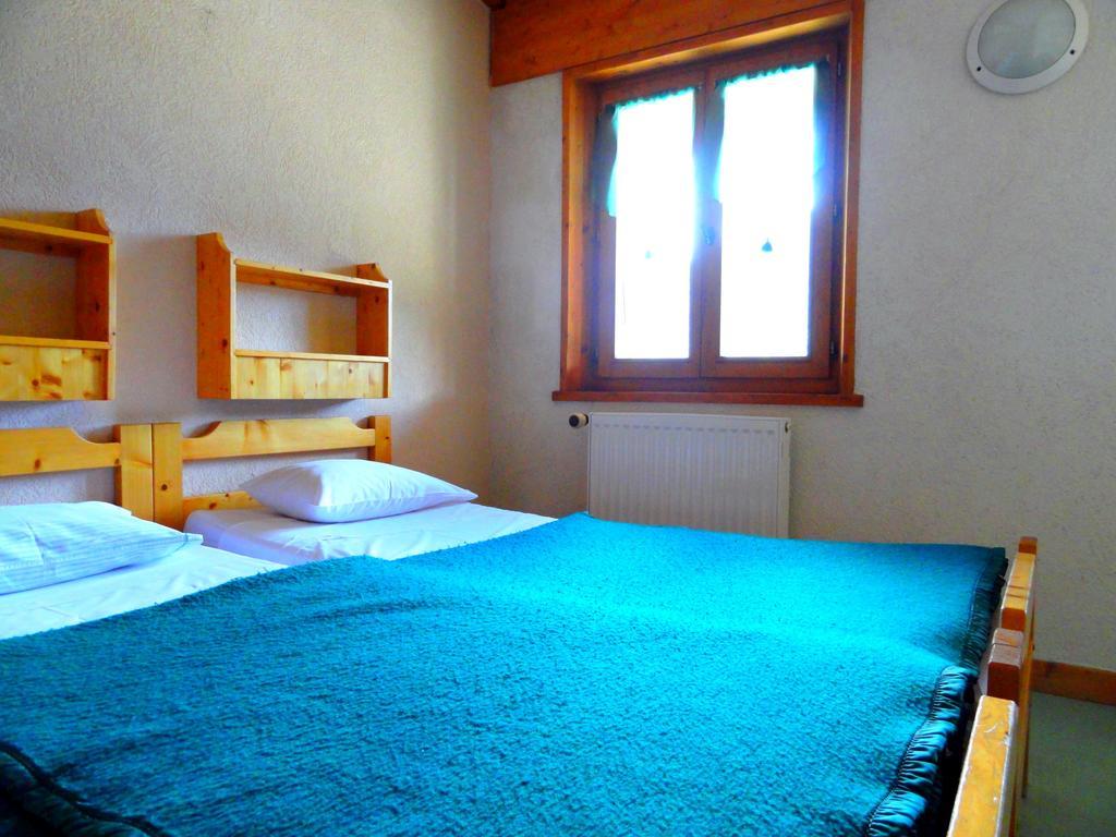 Отель Chalet La Source Saint-Nicolas-la-Chapelle  Номер фото