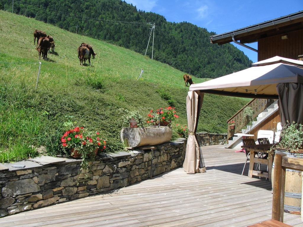 Отель Chalet La Source Saint-Nicolas-la-Chapelle  Экстерьер фото