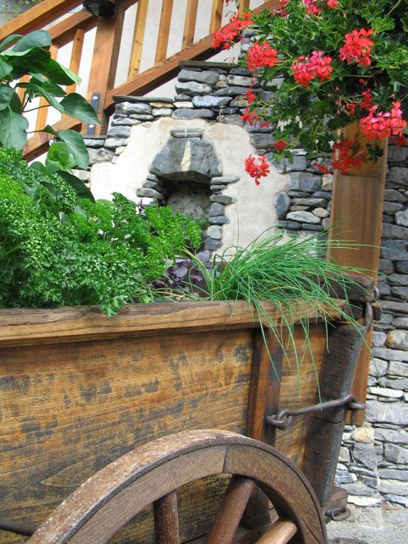 Отель Chalet La Source Saint-Nicolas-la-Chapelle  Экстерьер фото