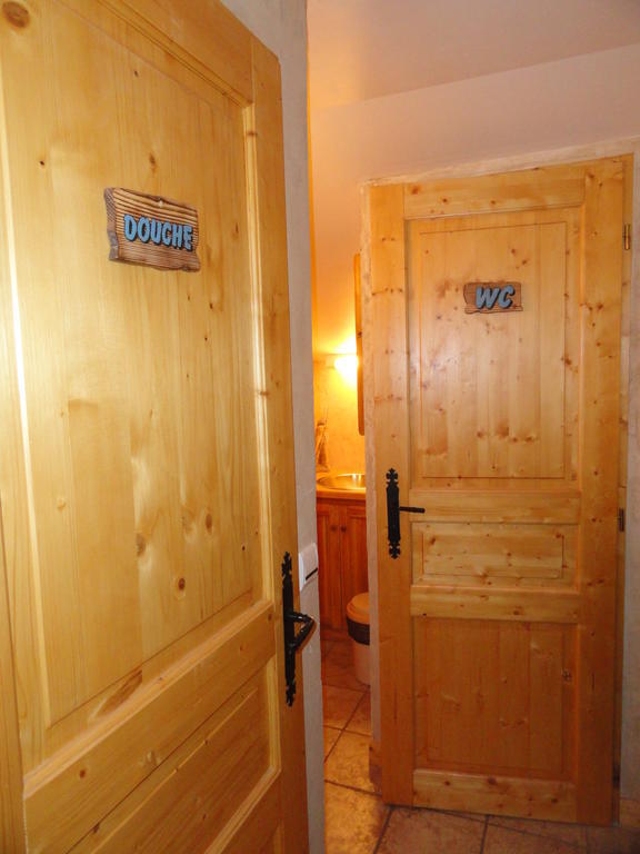 Отель Chalet La Source Saint-Nicolas-la-Chapelle  Экстерьер фото